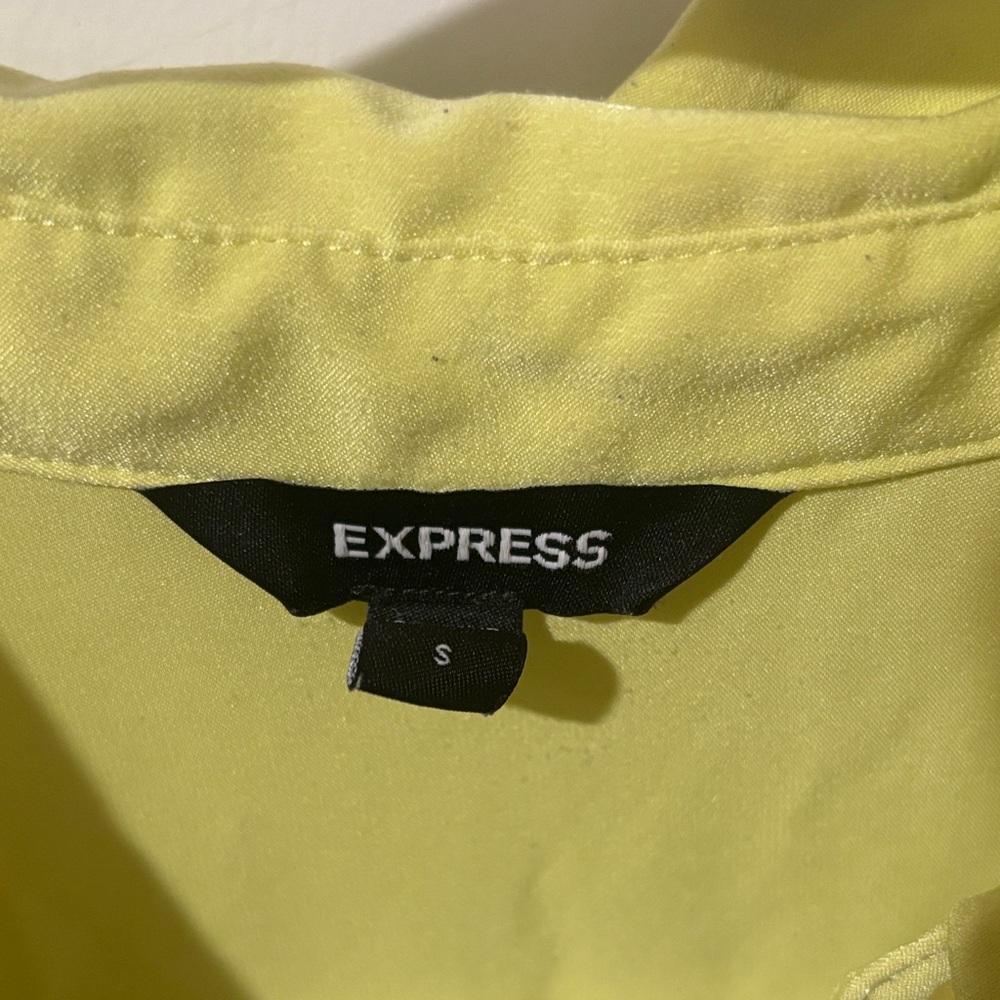 Express oversized Yellow Button-Down Shirt - Picture 2 of 3